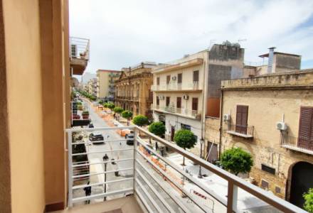 135sqm apartment with parking space in the center of Bagheria