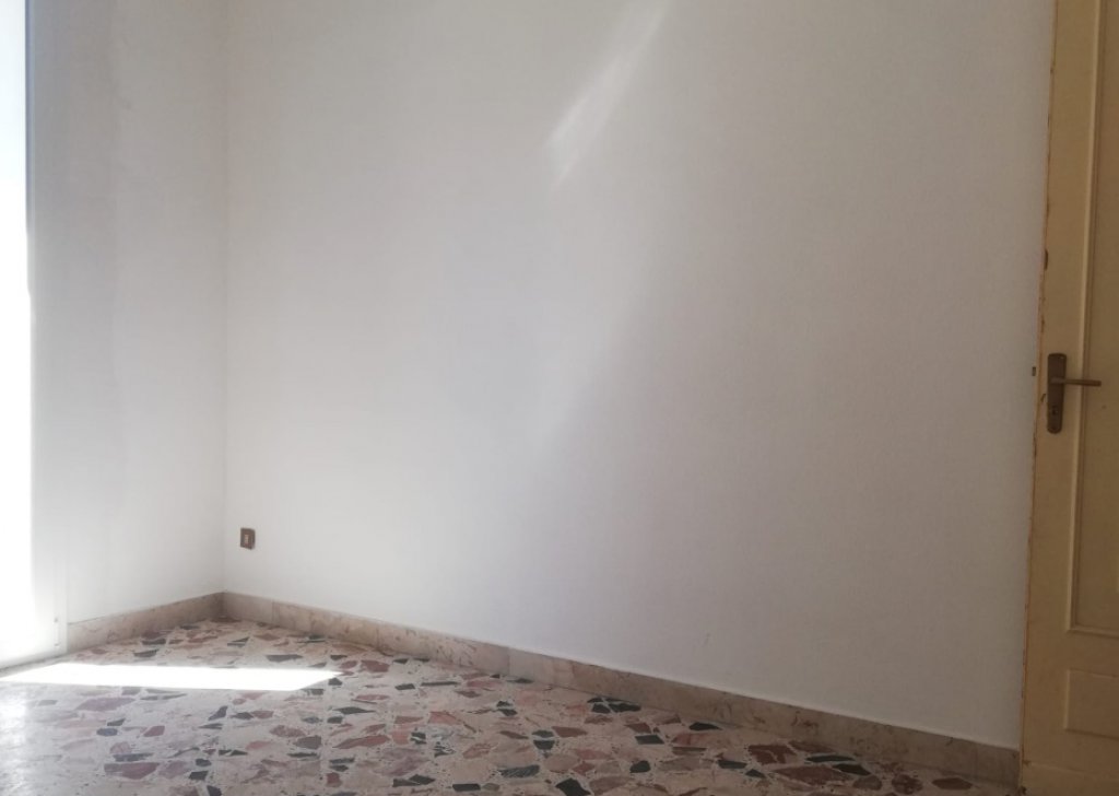Vendita Appartamenti Bagheria - Ampio appartamento 2° piano luminoso nel centro di Bagheria Località Via Città di Palermo