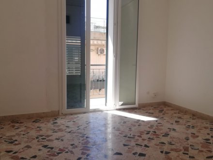 Large bright 2nd floor apartment in the center of Bagheria