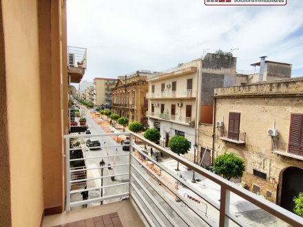 135sqm apartment with parking space in the center of Bagheria