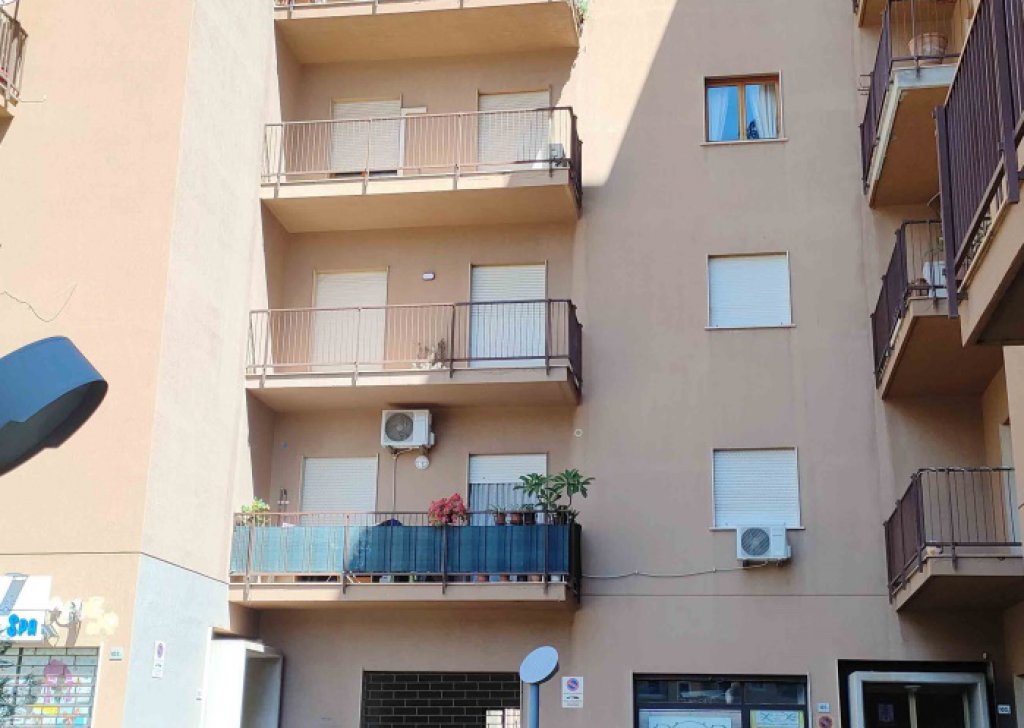 Vendita Appartamenti Bagheria - Appartamento luminoso, secondo piano con ascensore, Bagheria Località Stadio