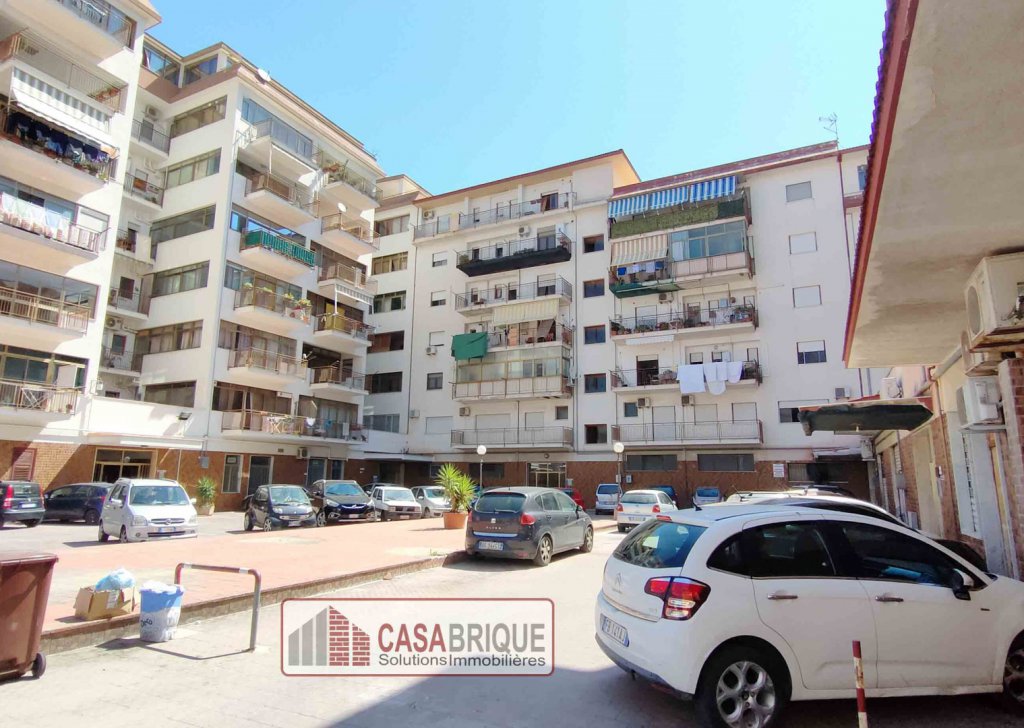 Vendita Appartamenti Bagheria - Appartamento ristrutturato con posto auto a Bagheria Località Centro