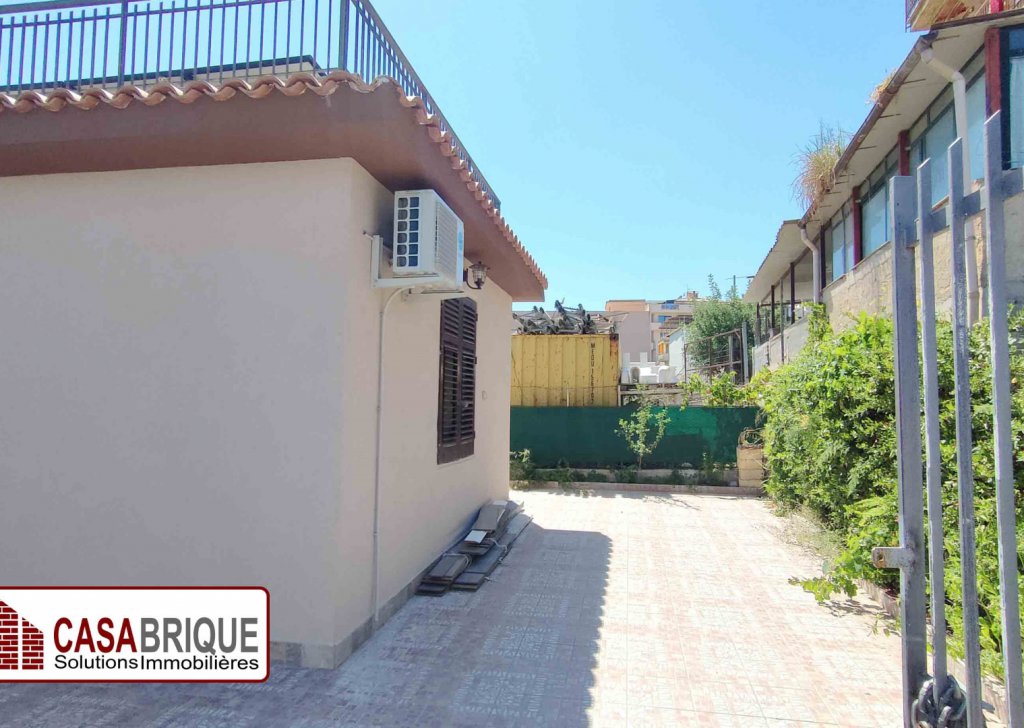 Sale Villas Bagheria - Independent villa in Bagheria with terrace and parking space Locality 